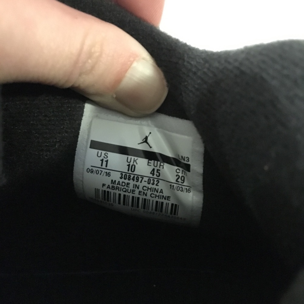 Nike Air Jordan 4 Retro
Basketball Shoes/Sneakers - Picture 4 of 9